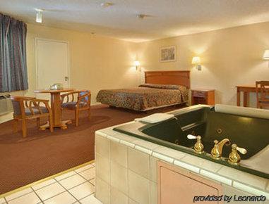 מלון Super 8 By Wyndham Upland Ontario Ca חדר תמונה
